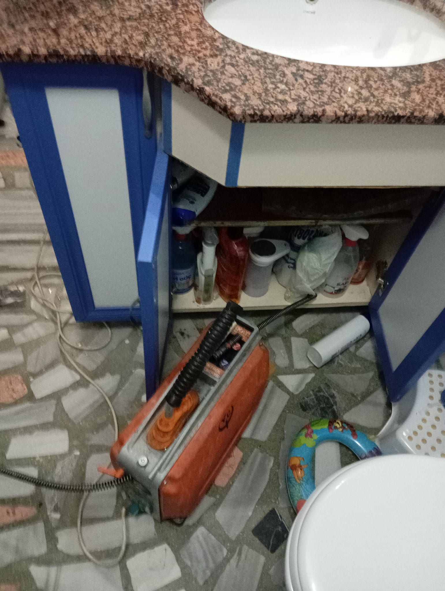 Lavabo gider hattı temizliği